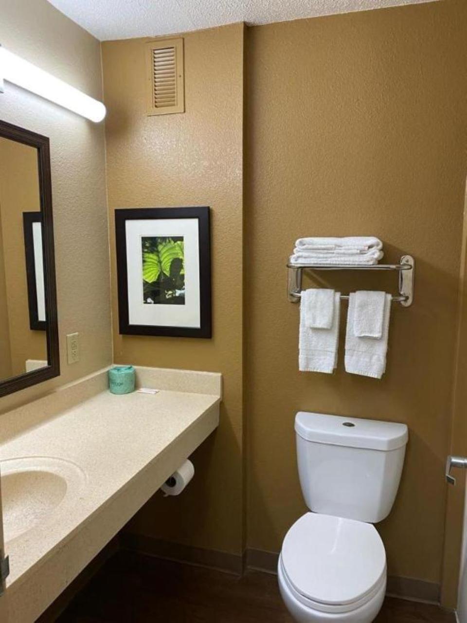 Suburban Studios Winston-Salem Near Hanes Mall Екстер'єр фото
